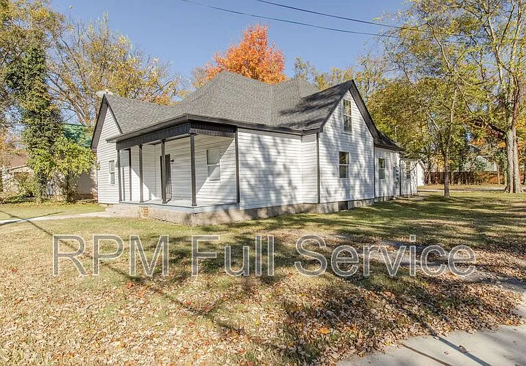 1002 N Maple St #A — Photo 2