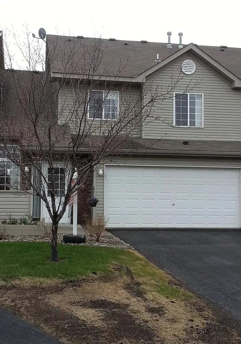 Building Photo - 2353 Oakridge Cir