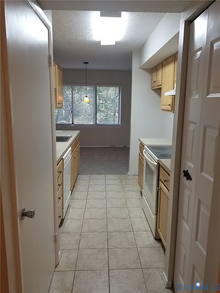 Building Photo - 1505 Largo Rd #T2