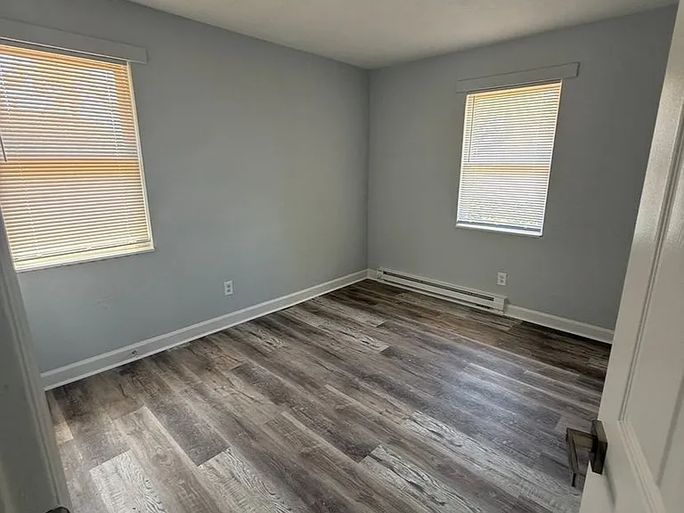 1350 N Chestnut St — Photo 3