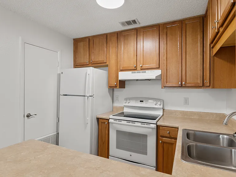 6346 W Fairfield Dr — Photo 7