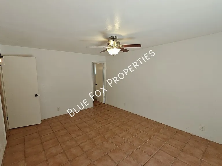 2781 W Calle Carapan — Photo 20