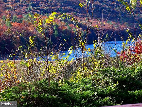 3rd image of 426 The Hill Rd #30A-30