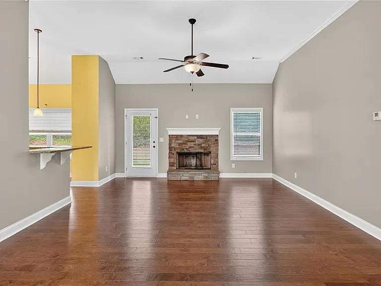 80 Whitley Ct — Photo 6