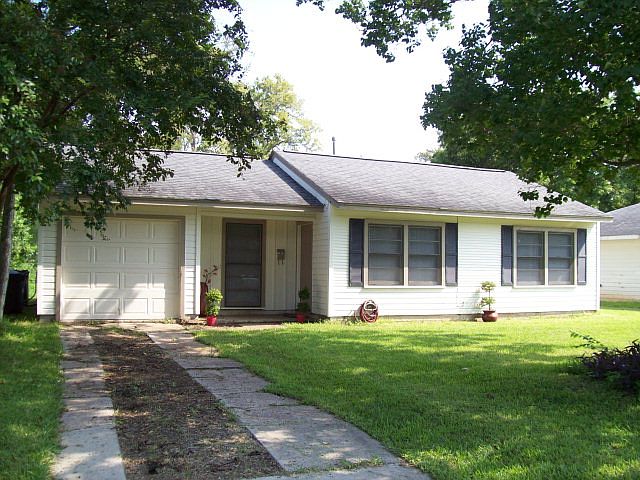 1st image of 303 Acacia St