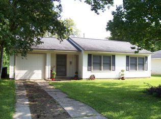 303 Acacia St, Lake Jackson, TX 77566