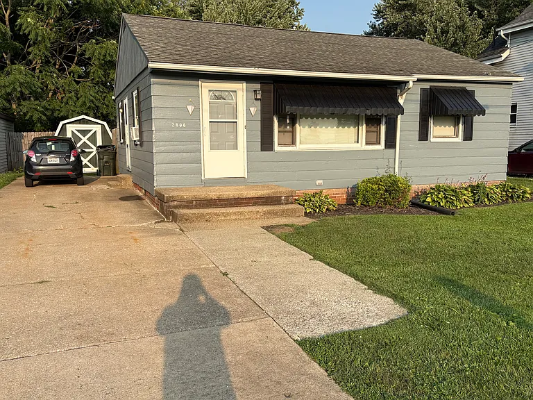 2806 Harmont Ave NE — Photo 1