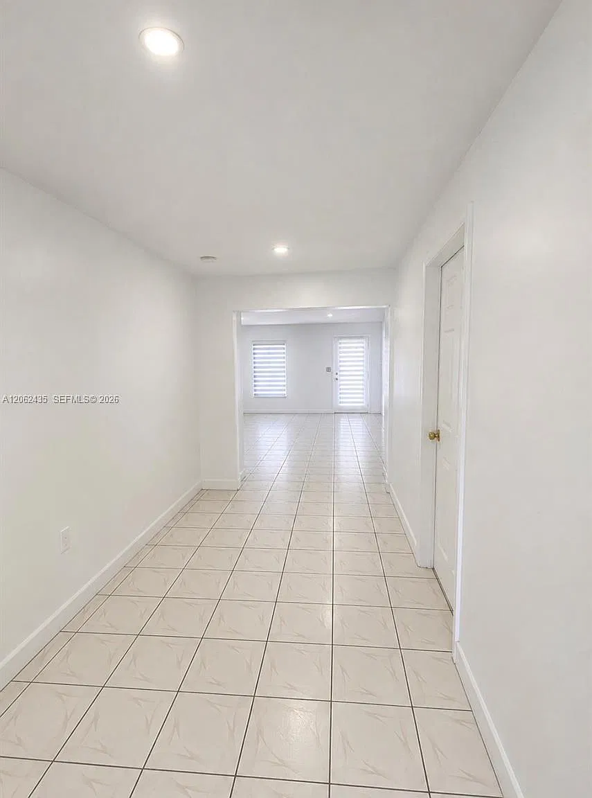 3 bed, 1.0 bath, $3,450 — Photo 4