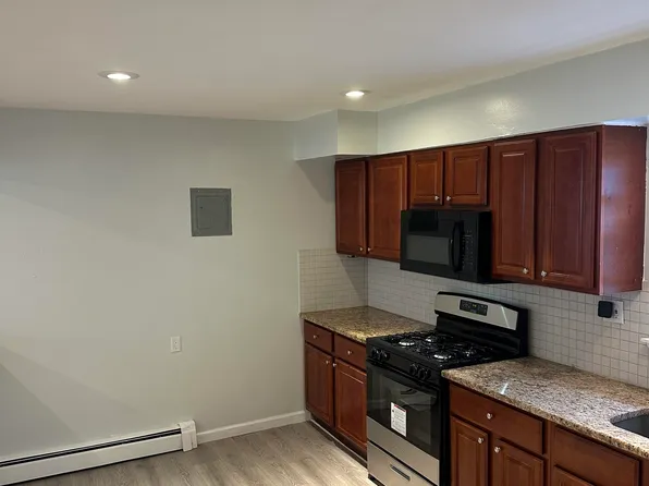 10 West Grand Street image 7 of 13