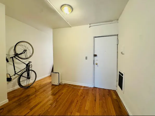 520 East 6th Street image 3 of 11