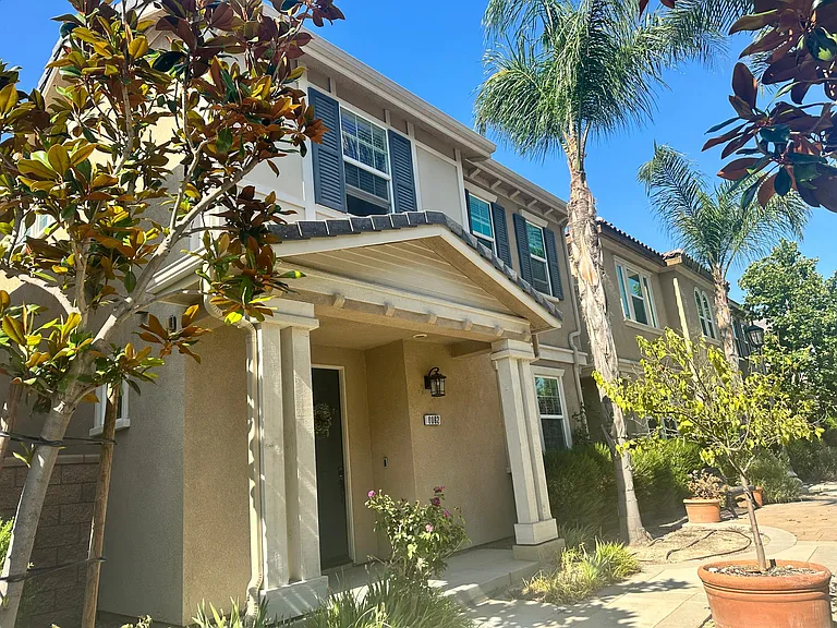 6062 Rosewood Way — Photo 2