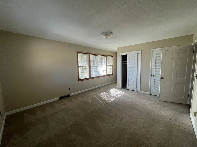 1025 Lake St — Photo 12