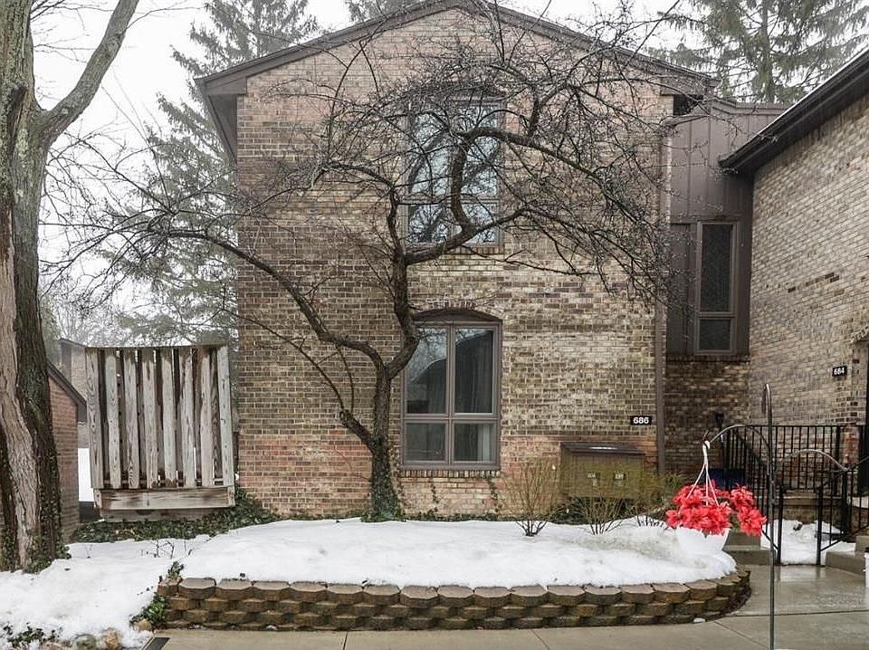 1st image of 686 Greenhills Dr