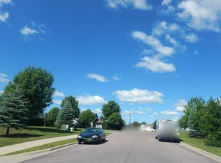 1604 Deerwood Ln, Faribault, MN 55021