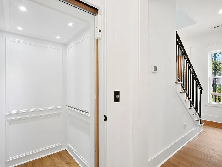 9016 Sedgley Dr — Photo 9