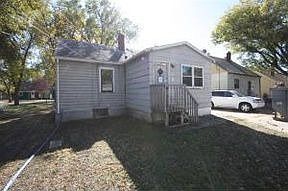 1st image of 214 2nd Ave E
