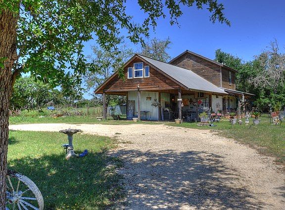 2nd image of 160 Blue Bonnet Dr