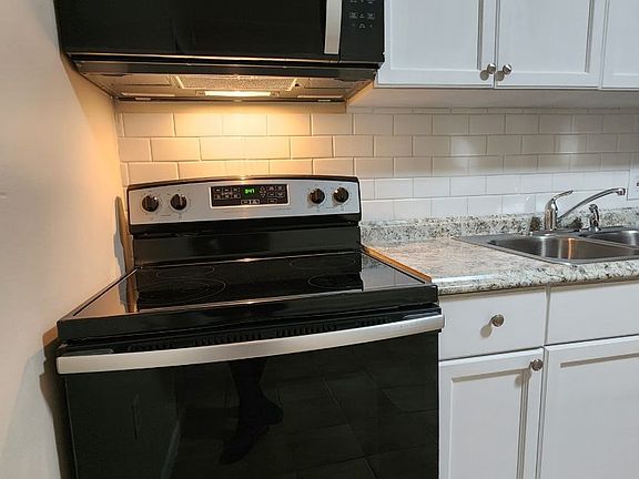 4th image of 812 E Lotus Ave APT A