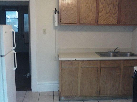 3rd image of 1411 Goodyear Blvd