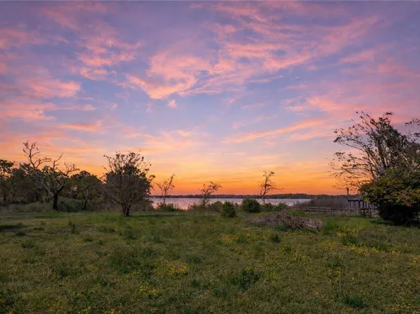 15 King Kove Ln, Hampton, VA 23669