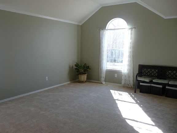 3rd image of 4010 Hillhaven Dr