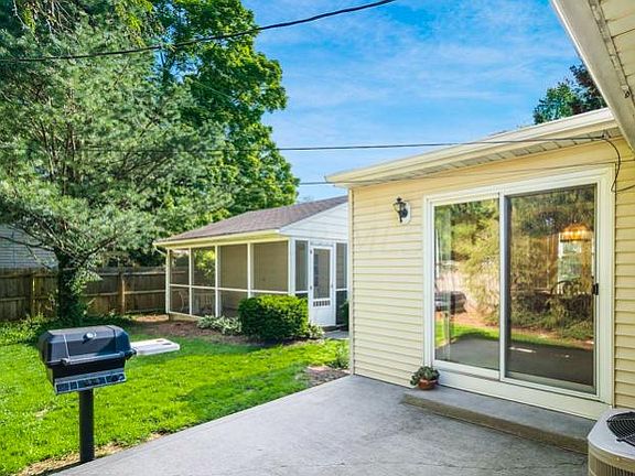 5th image of 348 E Stafford Ave