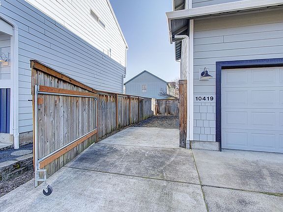 4th image of 10419 NE 21st Ct