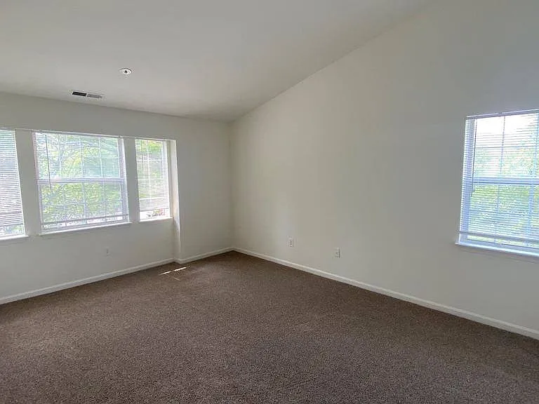 8601 Falls Run Rd #I — Photo 14