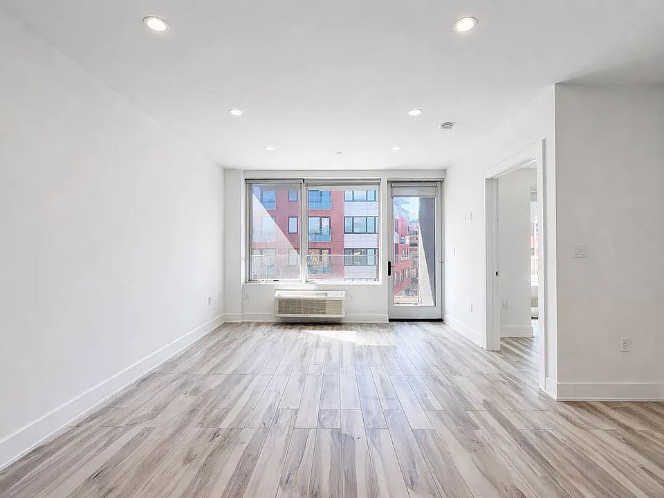 1st image of 27-15 Astoria Blvd #6C