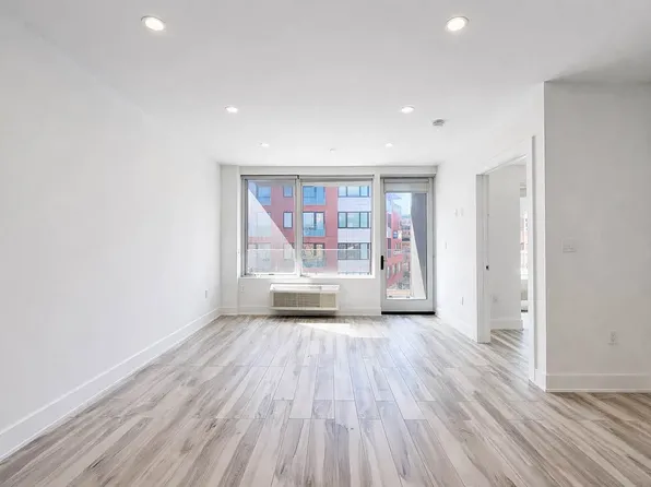 27-15 Astoria Boulevard image 1 of 7