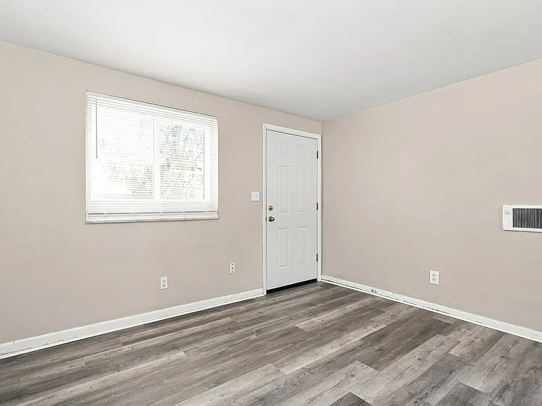 143 Stevens Ave — Photo 3