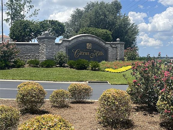 4th image of 587 N Riva Ridge Path