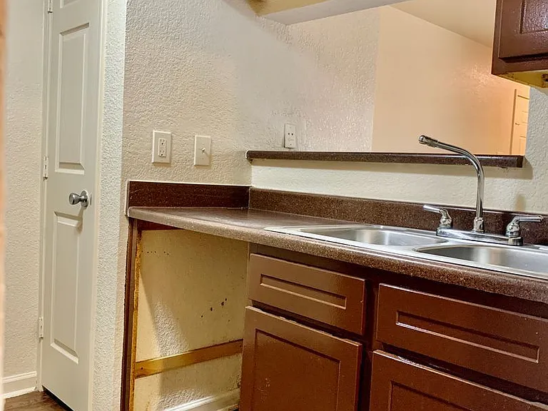 8100 Creekbend Dr #157 — Photo 7