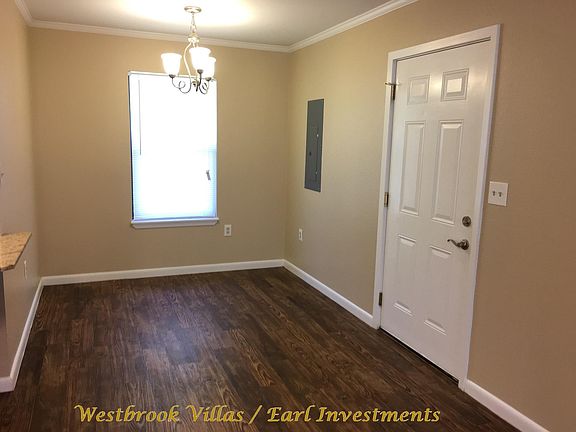 Entrance / Dining Area