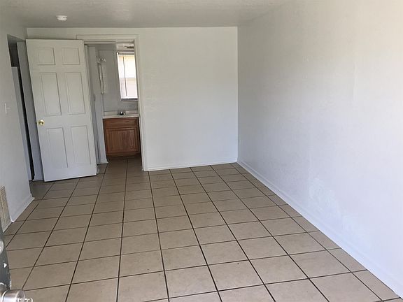 2nd image of 5607 Wesconnett Blvd