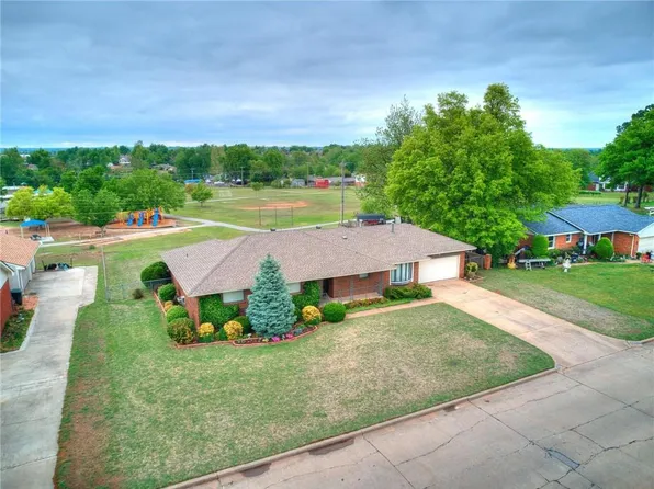 3113 Bella Vista Dr, Midwest City, OK 73110