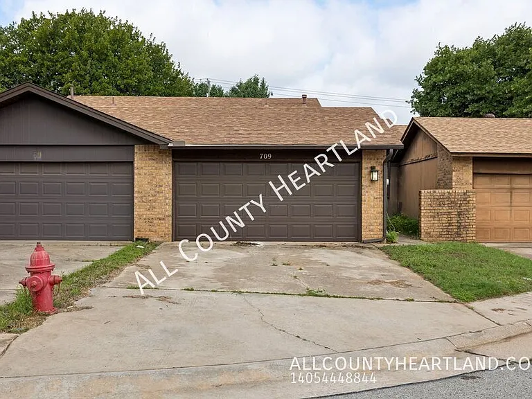 709 Stonecroft Cir — Photo 2