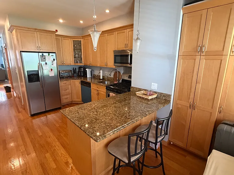 731 E 6th St #1 — Photo 1