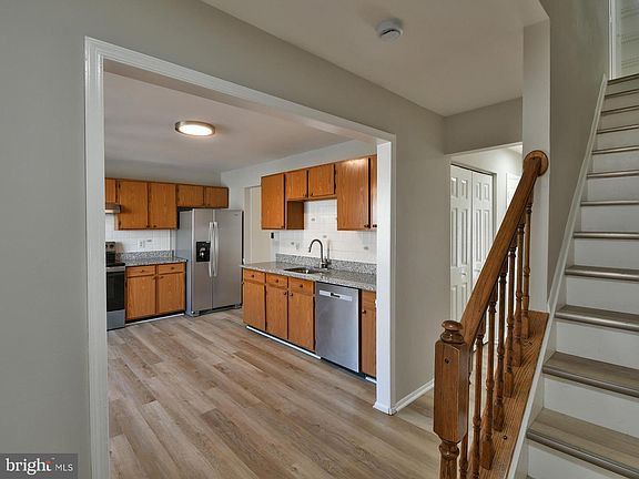 5th image of 211 Green Fern Way