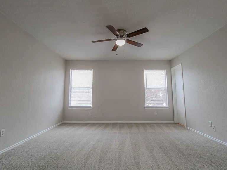 511 Mathis Mdw — Photo 19