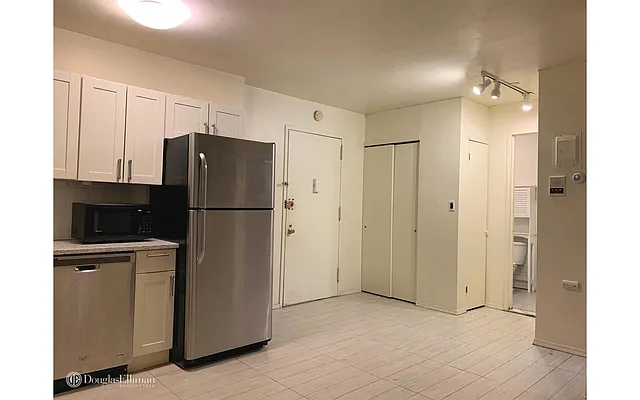 Rented by Douglas Elliman | media 16