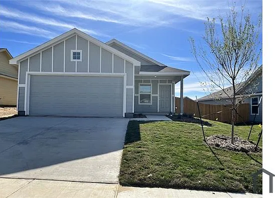 2649 Kingsman Dr — Photo 1