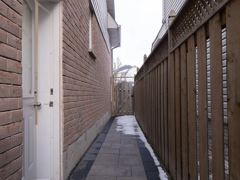 72 Sandford Cres #BASEMENT — Photo 19