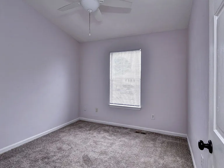 404 Crescent Ct — Photo 19