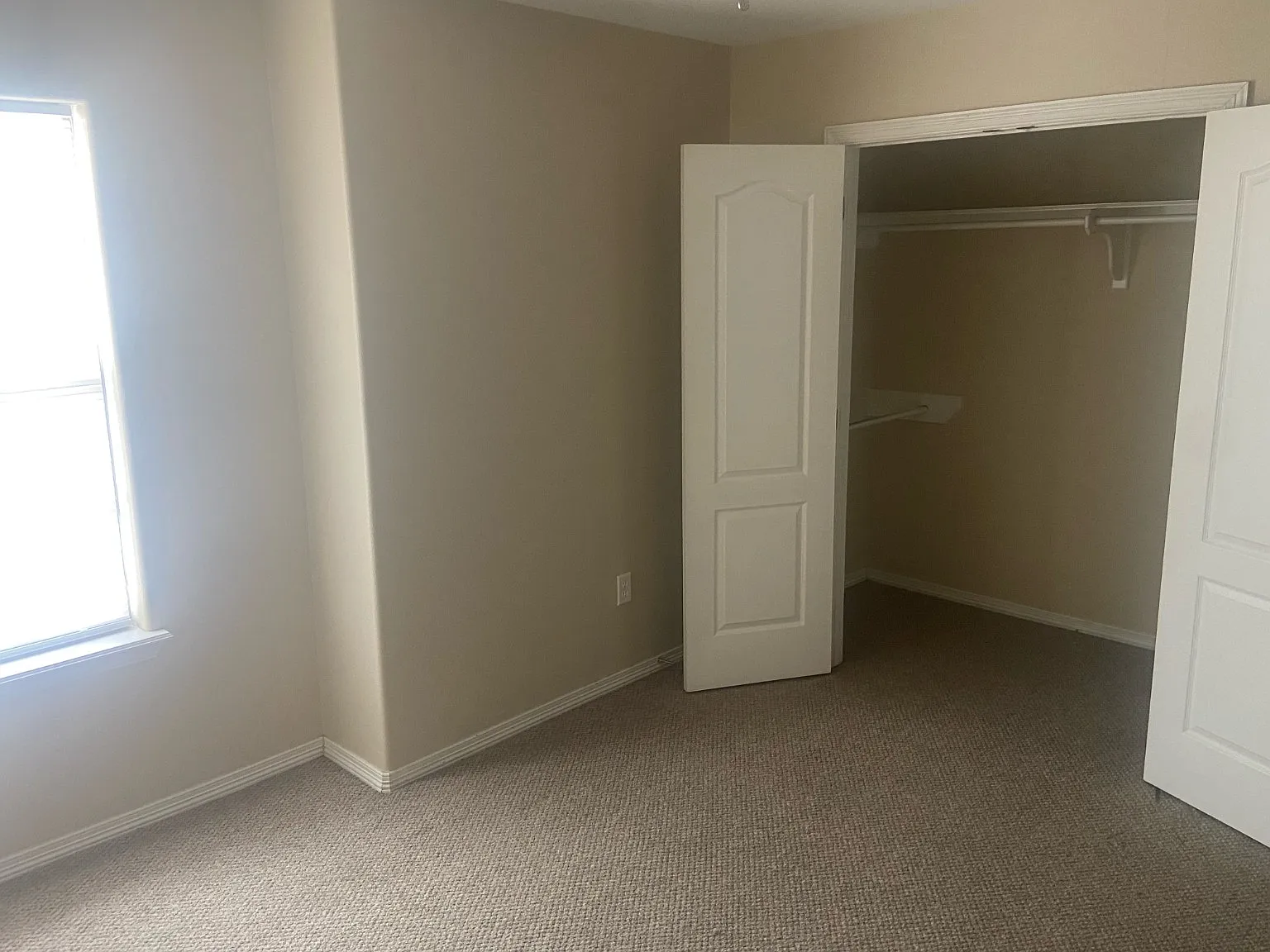 2 bed, 1.5 bath, 1056 sqft, $1,000 — Photo 4