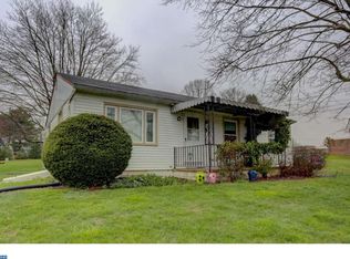 5 White St, Akron, PA 17501