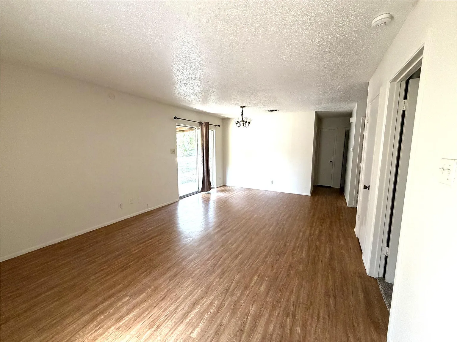 3 bed, 2.0 bath, 742 sqft, $1,400 — Photo 3