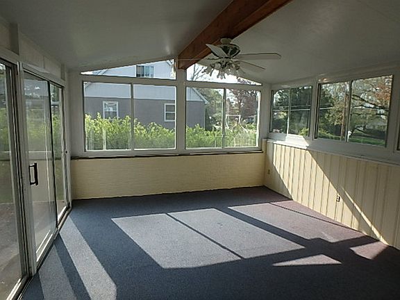 Sun room overlook level yard