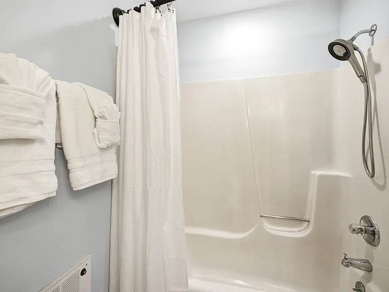 15775 Lakeshore Rd #2 — Photo 10