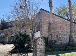 14211 Stokesmount Dr, Houston, TX 77077